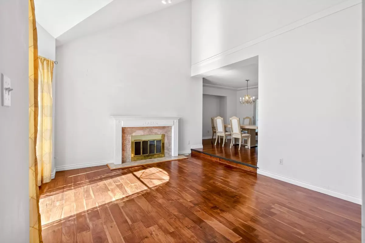 Dining Area Photo of 654 Walnut Place, Coquitlam, BC
