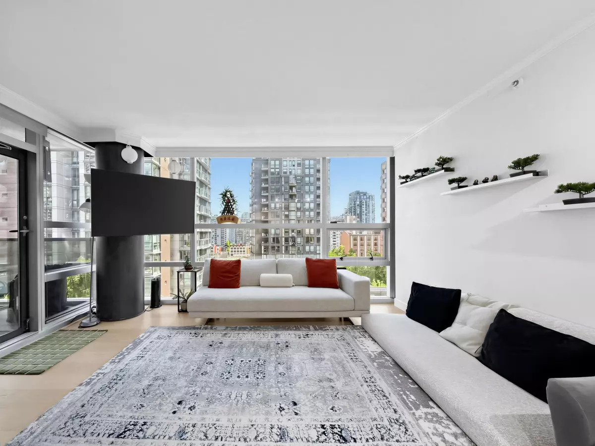 Living Room Photo of 708 1050 Burrard Street, Vancouver, BC