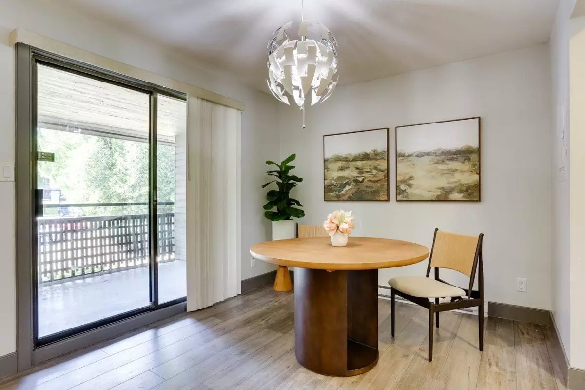 Living Room Photo of 10532 Holly Park Lane, Surrey, BC