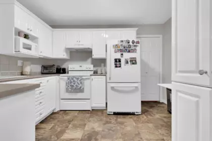 Kitchen Photo of 305 12125 75a Avenue, Surrey, BC