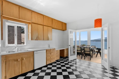 Kitchen Island Photo of 150 Panorama Road, Lions Bay, BC