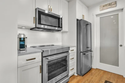 Kitchen Island Photo of 115 2242 Whatcom Road, Abbotsford, BC