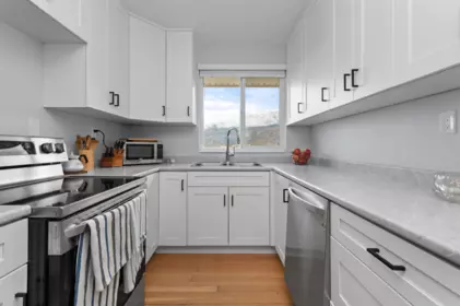 Walk-In Closet Photo of 39965 No. 5 Road, Abbotsford, BC