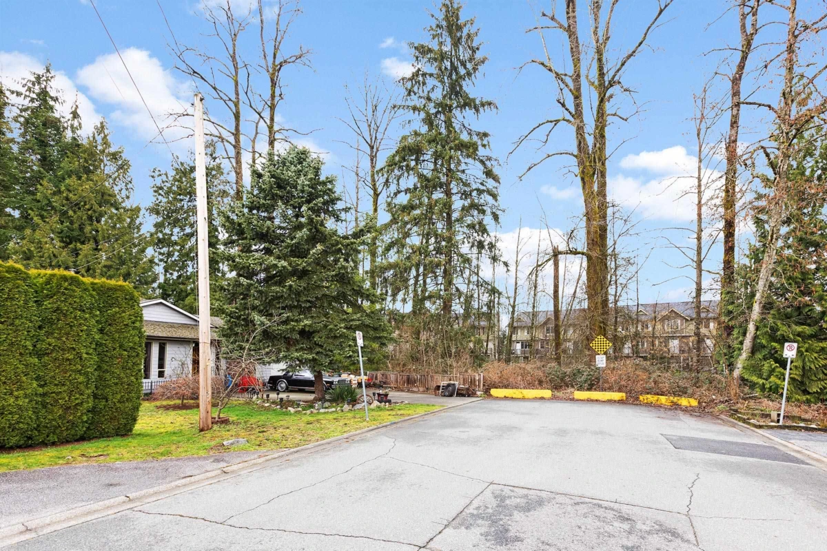 Family Room Photo of 10595 154a Street, Surrey, BC