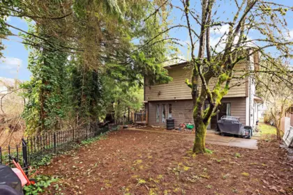 Basement Recreation Room Photo of 10595 154a Street, Surrey, BC