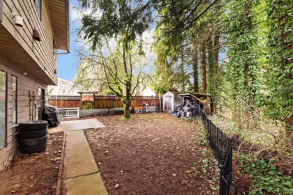Staircase Photo of 10595 154a Street, Surrey, BC