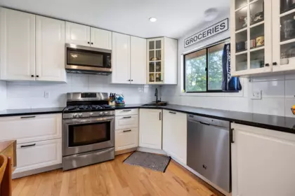 Kitchen Island Photo of 21226 94b Avenue, Langley, BC