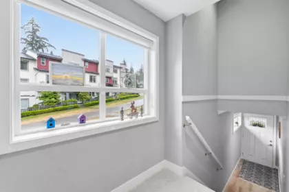 Kitchen Photo of 39 15633 Mountain View Drive, Surrey, BC