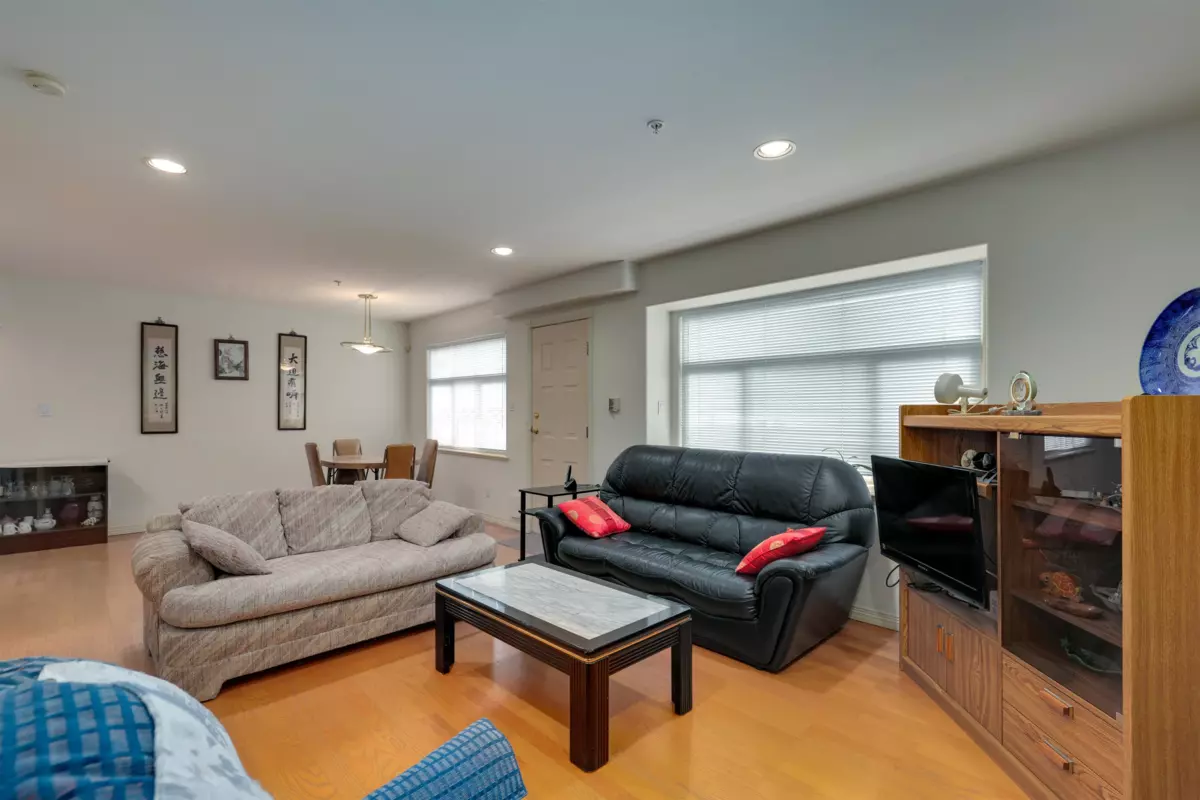 Family Room Photo of 8369 Shaughnessy Street, Vancouver, BC