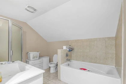 Kitchen Photo of 13906 68 Avenue, Surrey, BC