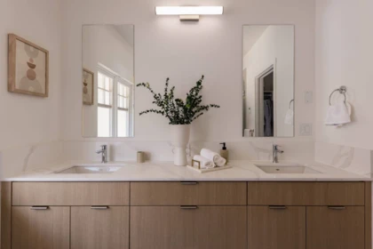 Kitchen Photo of 604 Rochester Avenue, Coquitlam, BC