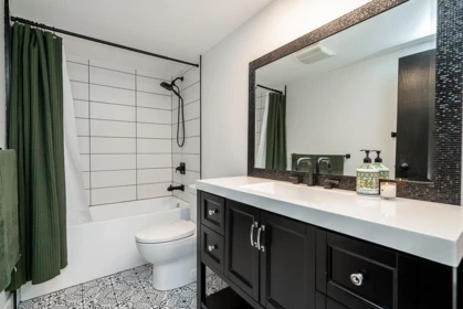 301 1561 Vidal Street, White Rock, BC, White Rock — Apartment/Condo for sale