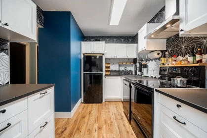 301 1561 Vidal Street, White Rock, BC, White Rock — Apartment/Condo for sale
