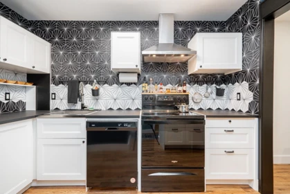 301 1561 Vidal Street, White Rock, BC, White Rock — Apartment/Condo for sale
