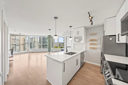 2202 689 Abbott Street, Vancouver, BC, Vancouver — Apartment/Condo for sale