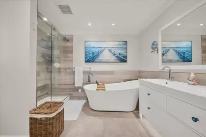 Guest Bathroom Photo of 16063 8 Avenue, Surrey, BC