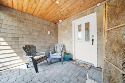 Swimming Pool Photo of 16063 8 Avenue, Surrey, BC