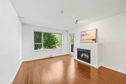 216 4728 Dawson Street, Burnaby, BC, Burnaby — Apartment/Condo for sale