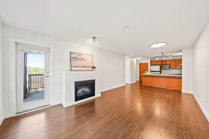 216 4728 Dawson Street, Burnaby, BC, Burnaby — Apartment/Condo for sale