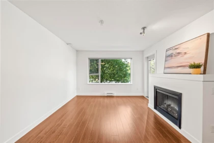 216 4728 Dawson Street, Burnaby, BC, Burnaby — Apartment/Condo for sale