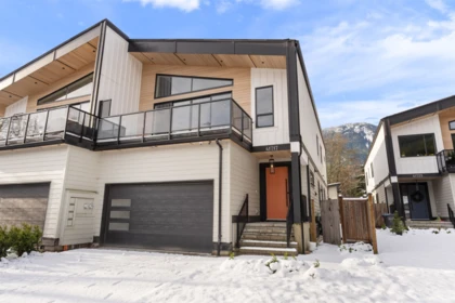 41717 Government Road, Squamish, BC, Squamish — Half Duplex for sale