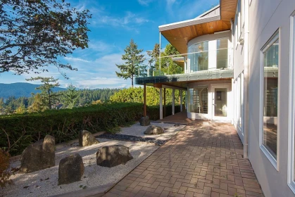 Garden / Landscaping Photo of 6175 Nelson Avenue, West Vancouver, BC