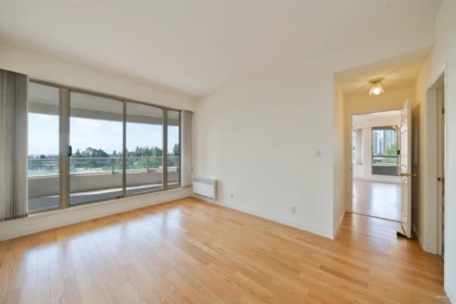 703 4830 Bennet Street, Burnaby, BC, Burnaby — Apartment/Condo for sale