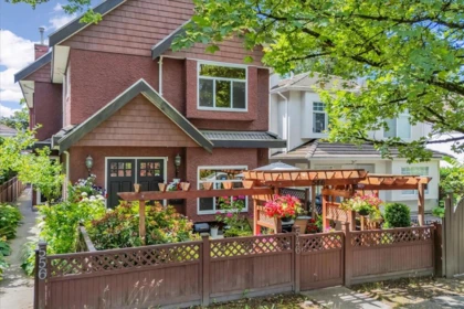 546 E 44th Avenue, Vancouver, BC, Vancouver — Half Duplex for sale