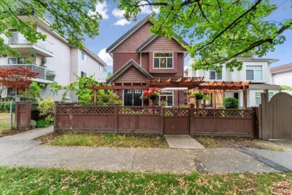 546 E 44th Avenue, Vancouver, BC, Vancouver — Half Duplex for sale