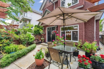 546 E 44th Avenue, Vancouver, BC, Vancouver — Half Duplex for sale