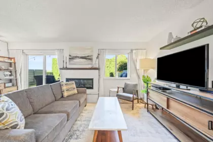 Kitchen Island Photo of 171 3031 Williams Road, Richmond, BC