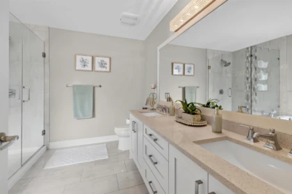 Guest Bathroom Photo of 36643 E Auguston Parkway, Abbotsford, BC