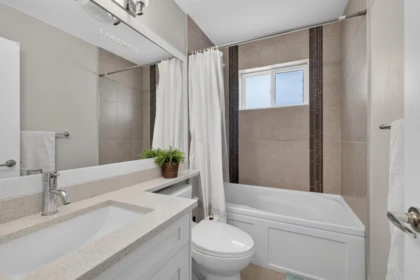 Mudroom Photo of 36643 E Auguston Parkway, Abbotsford, BC
