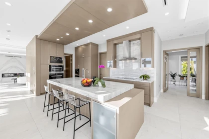 Kitchen Island Photo of 515 Ballantree Road, West Vancouver, BC