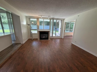 104 555 Austin Avenue, Coquitlam, BC, Coquitlam — Apartment/Condo for sale