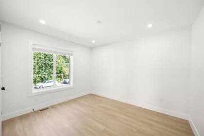 Entry Foyer Photo of 34030 Parr Avenue, Mission, BC