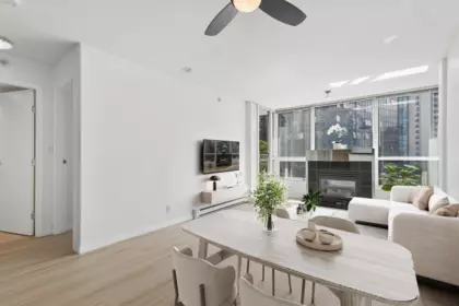 Kitchen Photo of 903 1328 W Pender Street, Vancouver, BC