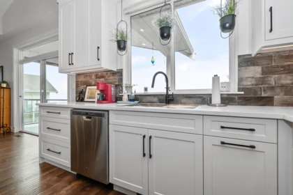Kitchen Photo of 2 47045 Sylvan Drive, Chilliwack, BC