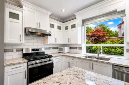 Breakfast Nook Photo of 10 Cedarwood Court, Port Moody, BC