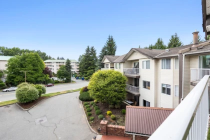 Front Yard Photo of 310 2780 Ware Street, Abbotsford, BC