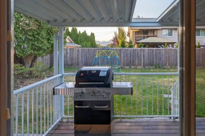 Garage Interior Photo of 23423 Sandpiper Avenue, Maple Ridge, BC