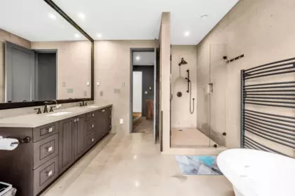 Entry Foyer Photo of 1112 W 38th Avenue, Vancouver, BC