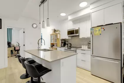 Kitchen Island Photo of 1 18850 72a Avenue, Surrey, BC