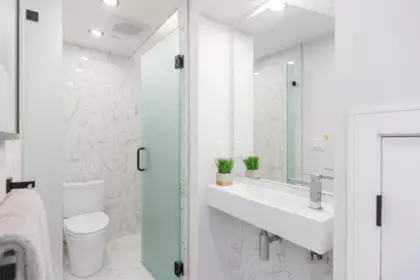 Laundry Room Photo of 2 1152 Comox Street, Vancouver, BC
