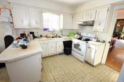 Kitchen Island Photo of 7480 Schaefer Avenue, Richmond, BC