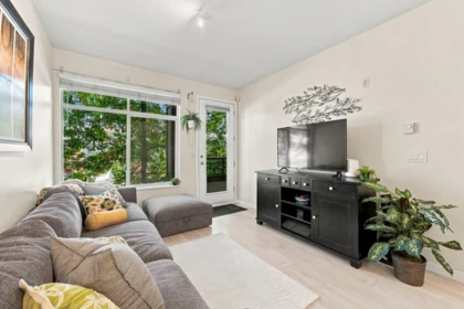 206 10499 University Drive, Surrey, BC, Surrey — Apartment/Condo for sale