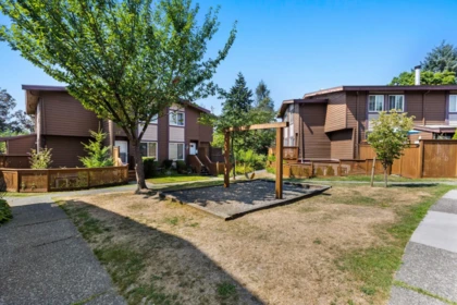 Outdoor Patio Photo of 2 302 Highland Way, Port Moody, BC