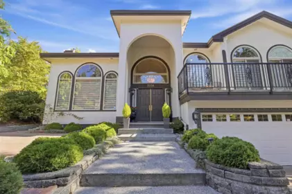 Family Room Photo of 3339 Plateau Boulevard, Coquitlam, BC