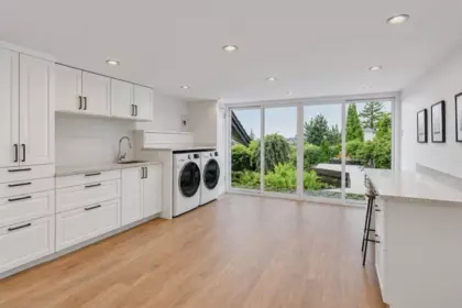 Mudroom Photo of 90 Tidewater Way, Lions Bay, BC