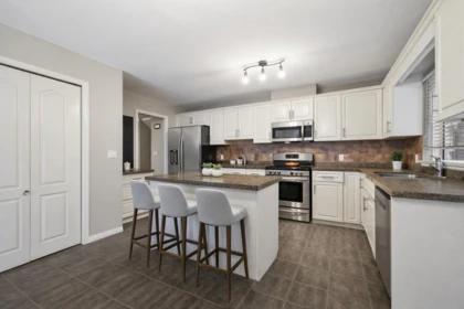 Dining Area Photo of 3 1615 Shaughnessy Street, Port Coquitlam, BC